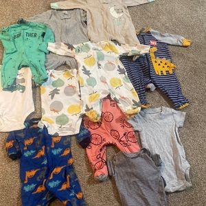 10+ pc bundle baby clothes size ranging newborn - 3 months